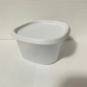 【新品未使用】Tupperware 容器（ホワイト）送料無料