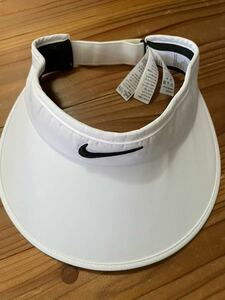 送料込み！NIKE つばひろ サンバイザー 白 ホワイト DLY- FIT ナイキ GOLF ゴルフウェア 日除け 帽子 ゴルフキャップ