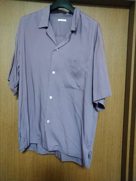 M0211 GU　ジーユー　無地　半袖シャツ　アロハシャツ　あずき色　薄いえんじ