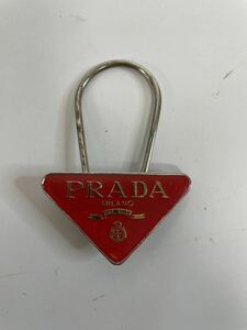 PRADA プラダ ビンテージ トライアングルロゴ プレート キーホルダー 赤 小物