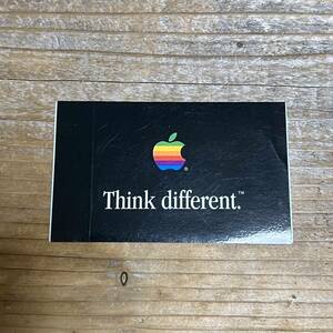 1997年の配布品 新品 デッドストック Think Different ステッカー Apple Computer アップル レインボー ロゴ 非売品 ノベルティー 販促 