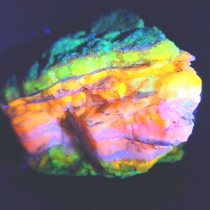 蛍光オパール 北海道 然別 国産鉱物 439グラムの画像6