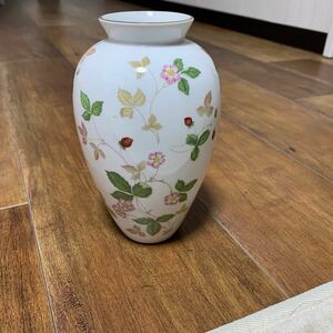 Wedgwood ウェッジウッド WEDGWOOD WILD STRAWBERRY ワイルドストロベリー 花瓶 花器 アンティーク 骨董品 ヴィンテージ 