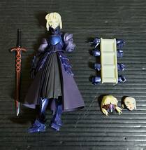 吉海F204 Fate フィギュア まとめ 可動フィギュア figma セイバー 甲冑バージョン セイバーオルタ リボルテック セイバーオルタ 現状品_画像9