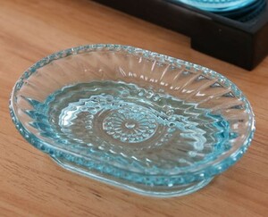 ソープディッシュ レトロデザイン 淡いブルー ガラス製 (楕円形)