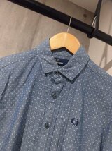 美品/FRED PERRY フレッドペリー F4197 月桂樹 ドット総柄 長袖シャツ M/フロントプリーツ シャンブレーシャツ/メンズ_画像4