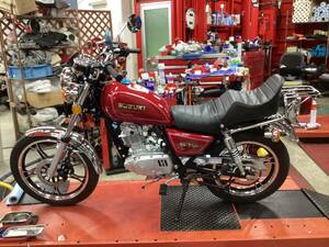 スズキ GN125H シート チョビ三段 黒黒PP 防水タックロール 検 SUZUKI GN125 GN125-2F タックロール チョビ3 旧車 三段シート 3段シート