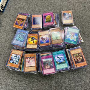 07272 遊戯王カード 引退品 少量英語　1300枚以上　現状品