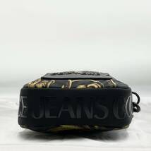 1円【未使用級】VERSACE ヴェルサーチ メンズ ショルダーバッグ ポシェット サコッシュ 斜め掛け クロスボディ キャンバス 保存袋付き_画像5