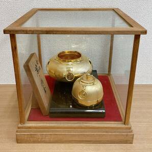 ☆【24KGP 金箔 茶の湯釜 総重量 1.2㎏】インテリア /コレクション /金属工芸品 /金メッキ /★ガラスケース付き /A62-129の画像4