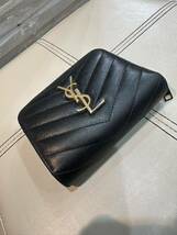 中古　二つ折り財布 SAINT LAURENT ブラック コンパクト　サンローラン ジップウォレット　Vステッチ_画像2