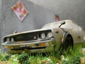 昭和レトロ 1/32 NISSAN スカイライン 2000GT-R ケンメリ 情景ジオラマ完成品 ケース付