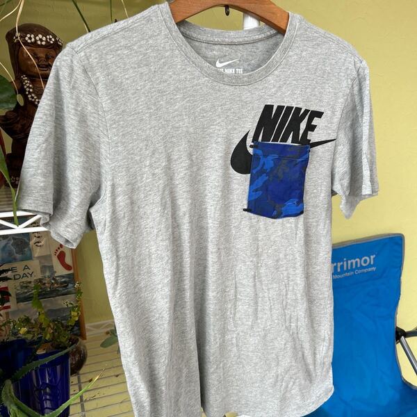 ナイキ ポケT ロゴTシャツ グレー M