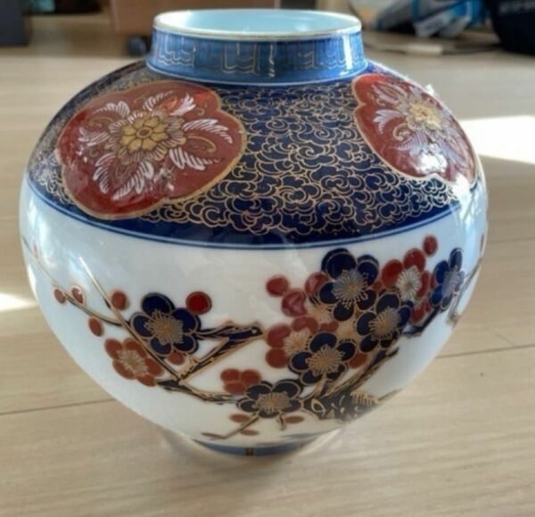 有田焼　花瓶　金彩　梅　高さ約21cm 壺 花器　哲山　フラワーベース　