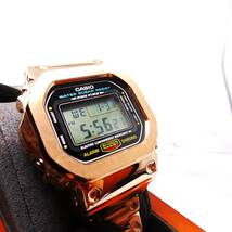 送料無料・新品・Gショックカスタム本体付きDW5600デジタル腕時計フルステンレス製ローズゴールドベゼル＆ベルト・フルメタルモデル _画像3