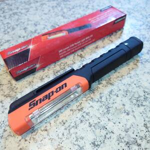 Snap-on スナップオン 200ルーメン＆UVライト付き ポケットLEDライト アルカリ単4X3本式 ECPNB024-OR (Orange)新品