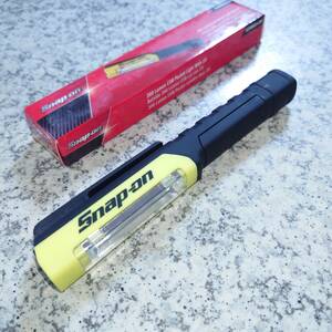 Snap-on スナップオン 200ルーメン＆UVライト付き ポケットLEDライト アルカリ単4X3本式 ECPNB024-HV （Hi-Viz）新品