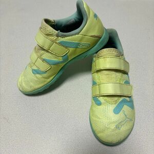 PUMA サッカーシューズ