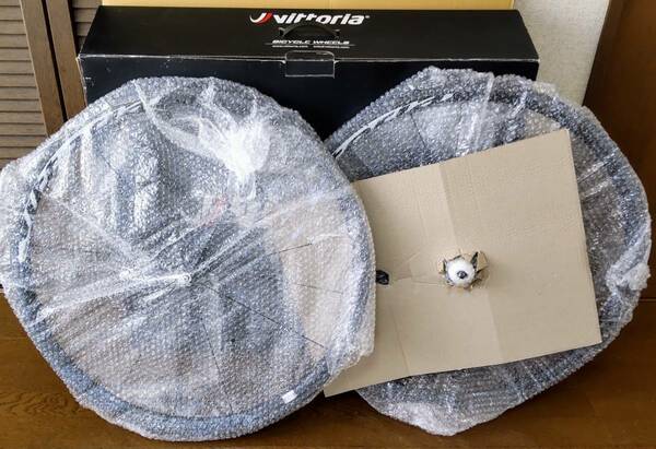 〈新品未使用 送料無料〉vittoria ELUSION CARBON RR 30C ヴィットリア イリュージョン カーボンクリンチャー リムブレーキ