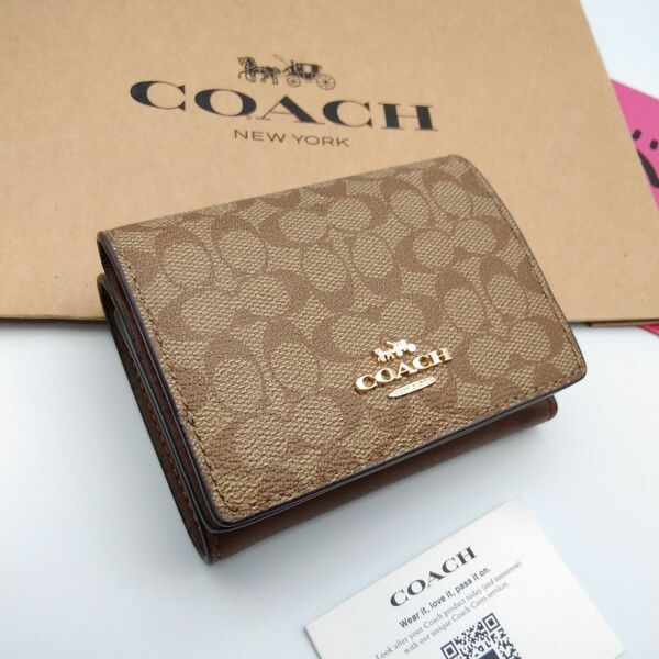 新作　新品　COACH　折り財布　レディース