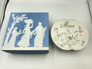 【美品】中古　WEDGWOOD　器　食器　皿　花柄　ホワイト　箱付き　キッチン用品　ダイニング　エレガント　上品　＊1233＊