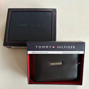 ★新品★ ★新品タグ付☆TOMMY トミーヒルフィガー スキミング機能付　折り財布　ブラウン