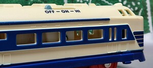 (5*）Tomy Newport Beach USA Train ノベルティー（非売品、未使用） ミックス色 （2 x 濃黄 + 2 x 薄黄 ）