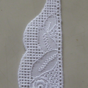 301311 Made in Switzaland NERO社製 綿 繊細なエンブロイダリーレースモチーフ かわいい草花柄 白色 １枚の画像3