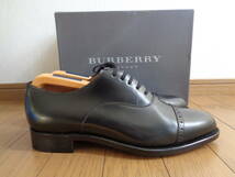 新品 未使用 BURBERRY バーバリー 高級ライン パンチドキャップトゥ ブラック レザー シューズ 黒 高級本革 箱 袋 シューツリー付き_画像3