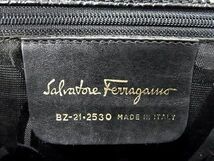 1円 ■美品■ Salvatore Ferragamo フェラガモ BZ-21 2530 ヴァラ クロコダイル型押しレザー ショルダーバッグ トート ブラック系 AW2002_画像6