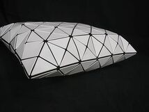 1円 ■美品■ BAO BAO ISSEY MIYAKE バオバオイッセイミヤケ プリズム PVC トートバッグ ショルダー 肩掛けかばん ホワイト系 AX3234_画像4