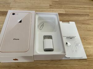 ■iPhone8の元箱と付属品（ACアダプタ イヤホン SIMピン等）　ケーブル欠品