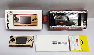 ジャンク Nintendo/任天堂 GAMEBOYmicro ゲームボーイミクロ ファミコンバージョン 本体 XOY-001 GBA ミクロ ファミコンカラー ver.