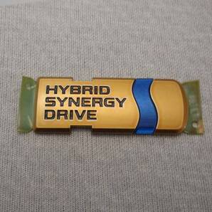 7トレジャー 【 トヨタ 210系 クラウン ハイブリッド 210系 CROWN HYBRID 】 プレミアム ゴールド エンブレム HYBRID SYNERGY DRIVE 文字