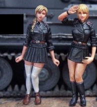 ミリタリー フィギュア 女性兵士 4体 セット 1/35スケール セクシー ミニスカ 樹脂 未塗装 未組み立て ジオラマ レジン キット p755_画像2