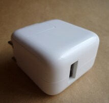 純正　Apple アップル　USB充電器　10W　USB　Power　Adapter　ホワイト　白　A1357　5.1V 2.1A ACアダプタ　電源アダプタ ②_画像2
