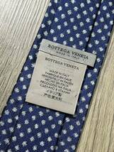 ほぼ未使用 ″BOTTEGA VENETA″ ボッテガヴェネタ 細身 小紋 ブランドネクタイ 402253_画像3