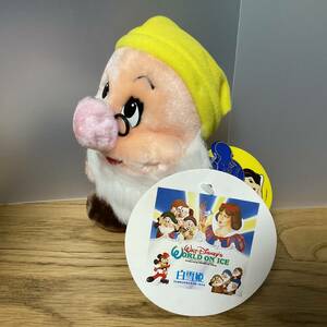 ウォルト ディズニー ワールド オン アイス 10th 10周年記念　白雪姫と7人の小人たちとミッキーマウス　プレゼント　ぬいぐるみ