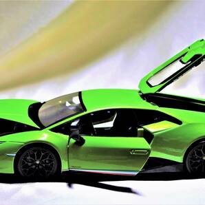 新品マイスト1/18【Maisto】◆Lamborghini Huracan Performante◆ポルシェ/BMW/フェラーリ/ランボルギーニ/アウディ/オートアート/ブラーゴの画像4