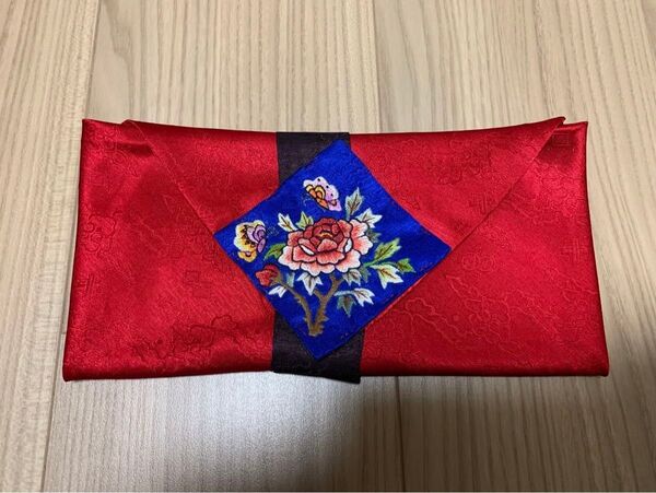 【新品・未使用】韓国 手刺繍 シルク 袱紗 イェダンポ 婚礼 キロギ 赤