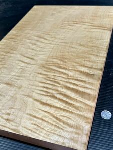 【Y-262】カーリーメープル 縮み虎杢 幅広材 (サイズ/約 W551㎜×D324㎜×H24㎜ ) ギター材 ネック材 彫刻材 ハンドメイド素材 100サイズ
