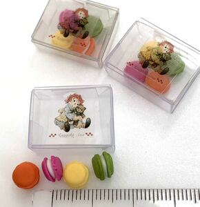 1、ミニチュア　ケース入り　マカロン4個入り　1セット　ハンドメイド