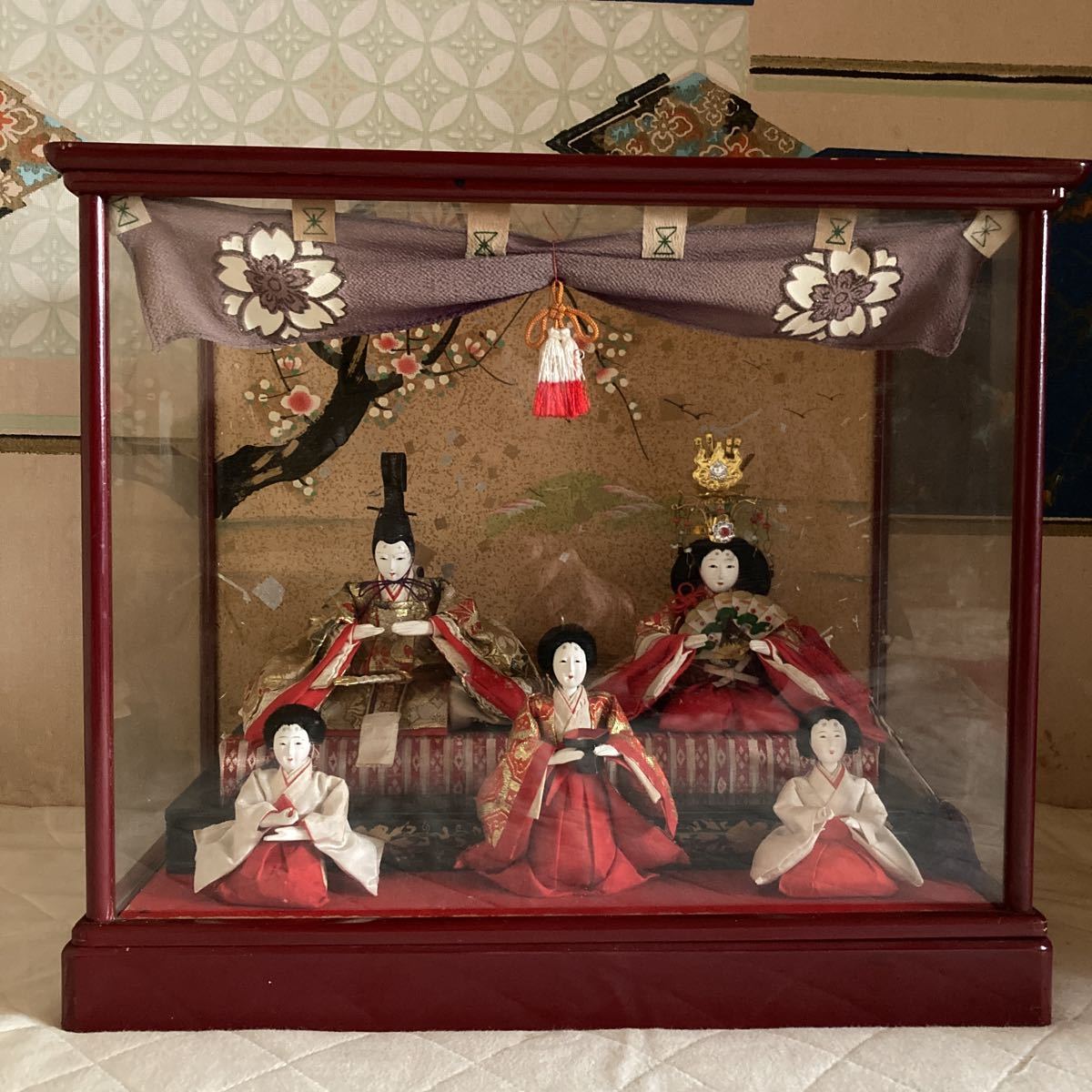 大正时代和昭和初期的雏人偶。女儿节附赠玻璃柜。无损伤。美丽的。完整的项目。表壳宽度：约。 41.3 厘米。深度：约。 21.6 厘米。高度：约。 36 厘米。, 玩具娃娃, 人物娃娃, 日本娃娃, 其他的