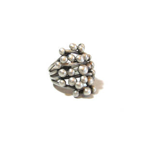 *Vintage Karen silver ball design ring
