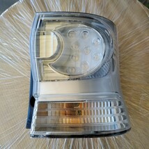 点灯確認済！ タントカスタム L375S L385S 右 テールランプ テールライト クリア LED トーカイデンソー 20512 81550-B2440_画像1