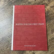 J-1234■WAITING FOR THE FIRST TRAIN(始発列車を待ちながら)■写真 駅 電車■東京ステーションギャラリー■2012年発行_画像1