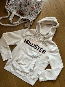 超美品 人気アイテム HOLLISTER ホリスター 豪華ロゴ刺繍パッチ プルオーバー フーディ パーカー お洒落デザイン size175/96A ホワイト系