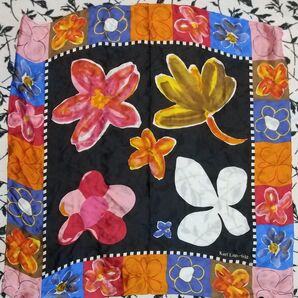 カールラガーフェルド スカーフ