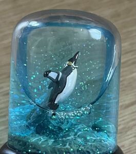◆北海道 旭川 旭山動物園 お土産 スノードーム 水中を飛翔するペンギン ペンギン 中古