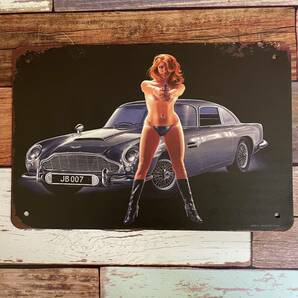 ブリキ看板 アストンマーティン DB5 イギリス高級スポーツカー クラシックカー アンティーク レトロ 壁掛けプレート 金属パネル 壁飾り雑貨